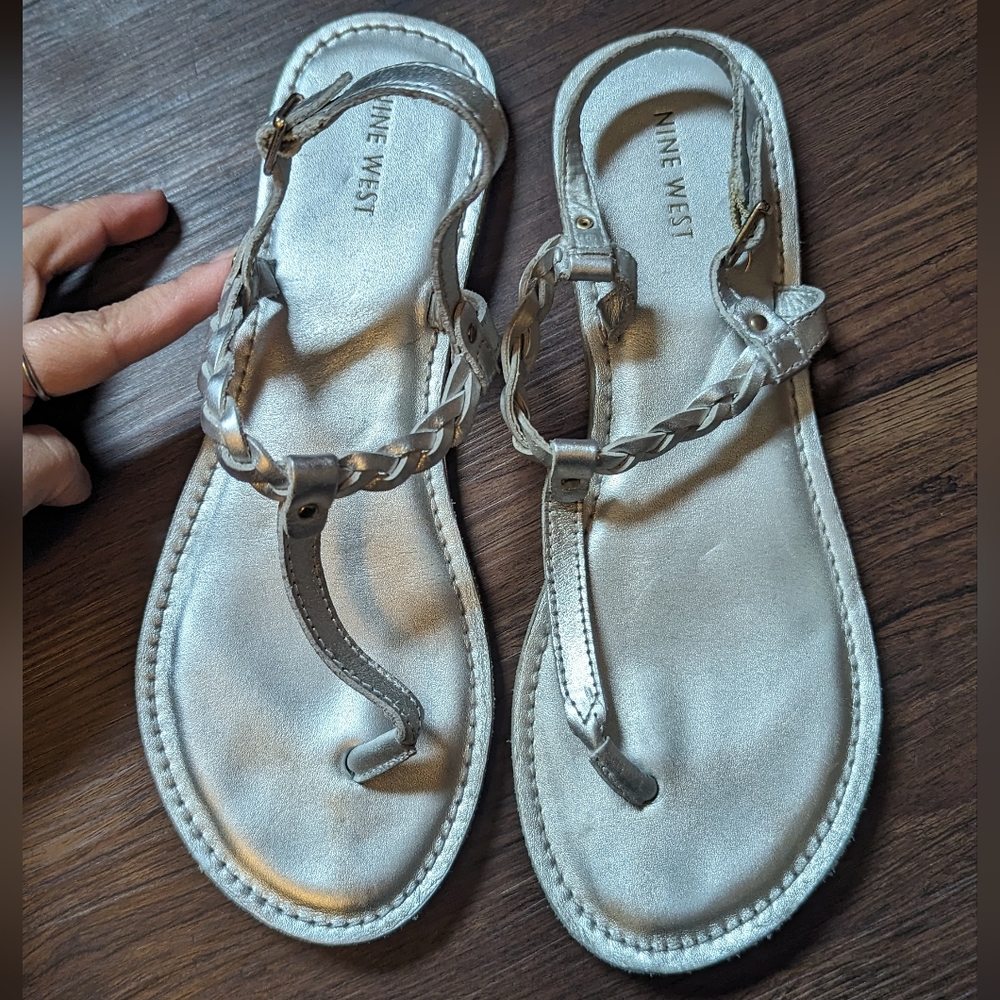 Nine West Silver Metallic Braid T Strap Sandal Sz 9